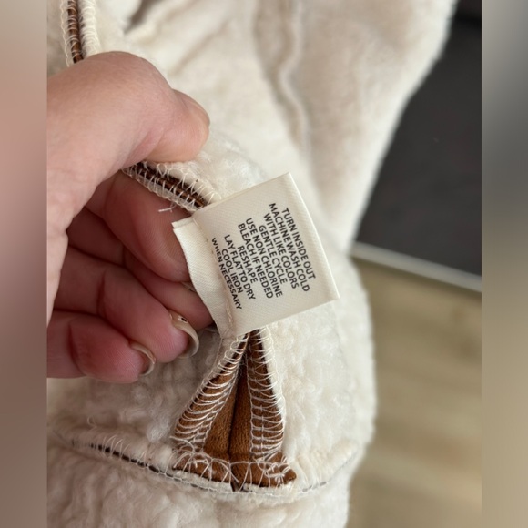 Central Park West Alwyn Vest in Cognac size Large NWT - Picture 12 of 15